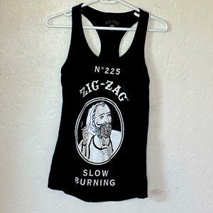 Zig Zag rolling papers tank top size small